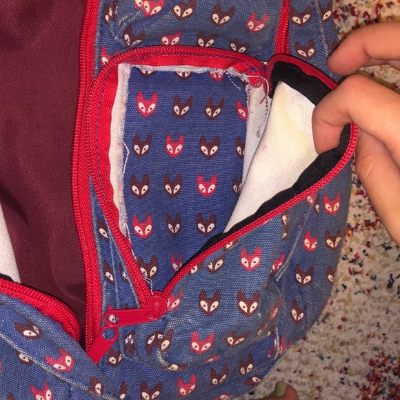 Kavu Fox Trot Limited Edition Crossbody Backpack - Picture 7 of 7
